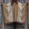 PONCHO DE VICUÑA V112 HILADO FINO, BORDADO - SOLO POR PEDIDO - Imagen 2