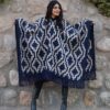 PONCHO ATADO A002/06 - AÑIL/MARRÓN - UN PAÑO - TRAMA Y URDIMBRE FINA CAMPO COMPLETO - SIN FLECOS - SOLO POR PEDIDO - Imagen 2