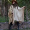 PONCHO DE VICUÑA V201 - HILADO FINO, BORDADO - DISPONIBLE