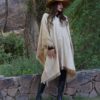 PONCHO DE VICUÑA V201 - HILADO FINO, BORDADO - DISPONIBLE - Imagen 3