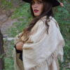 PONCHO DE VICUÑA V216 - HILADO FINO, BORDADO - SOLO POR PEDIDO - Imagen 2