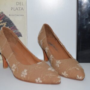 STILETTOS DE VICUÑA BORDADOS Talle 38 SB001