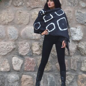 Chal de Oveja CA003 de Argollas " Familia Avar Saracho" (Largo: 1.80mts. + Flecos: 0.10 mts. x Ancho 0.60 mts.) DISPONIBLE