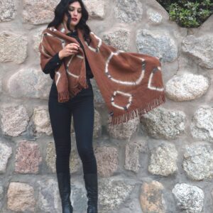 Chal de Oveja CA004 de Argollas " Familia Avar Saracho" (Largo: 1.80mts. + Flecos: 0.10 mts. x Ancho 0.60 mts.) DISPONIBLE